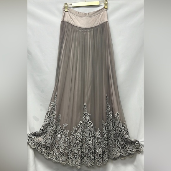 Carmen Mark Valvo beaded lace and mesh long skirt - Picture 3 of 12